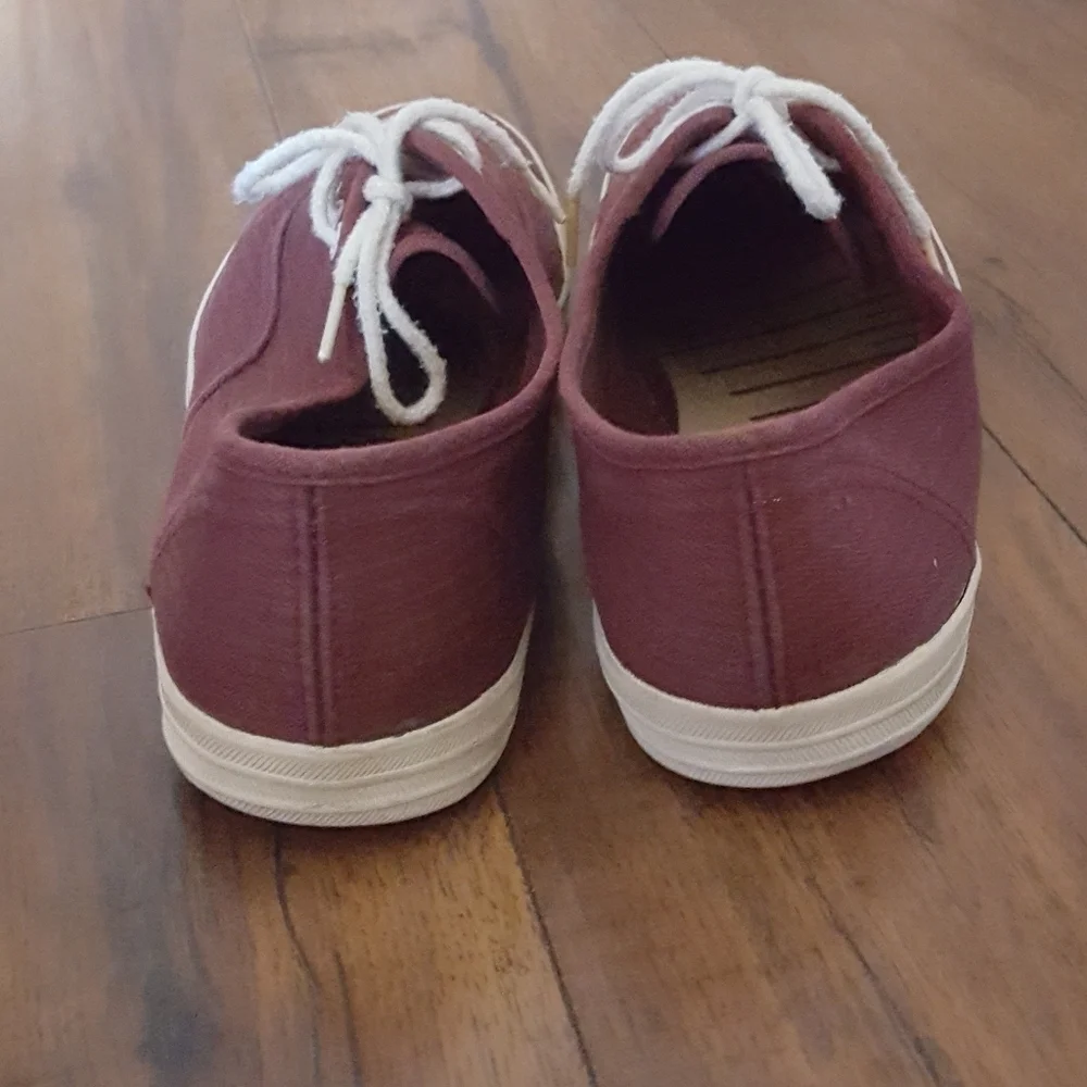 Separate Issue Vintage Burgundy Canvas Lace Up Low Top‎ Sneakers